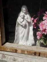 Beeld van Maria en Kind, foto Gevaert Louis, 2021