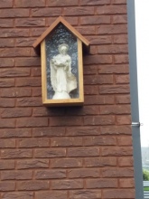 Mariakapelletje aan een muur