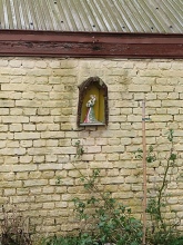 Kapelletje in de voorhof van het huis Heilige Rozenkrans, nr. 42, foto Louis Gevaert, 2022