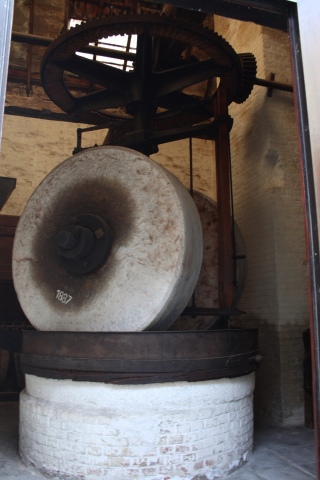 Een kodergang, de molen die gebruikt werd om peper te malen, foto Storm Calle