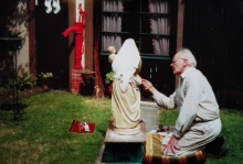 Albert Visspoel herstelde het Onze-Lieve-Vrouwbeeld van de Kapel op de Zavel, foto Beeldarchief DSMG
