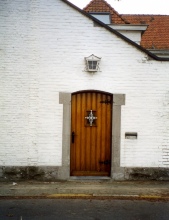 Kloosterdeur met kapelletje, foto D'Haene Gabriel, 2004